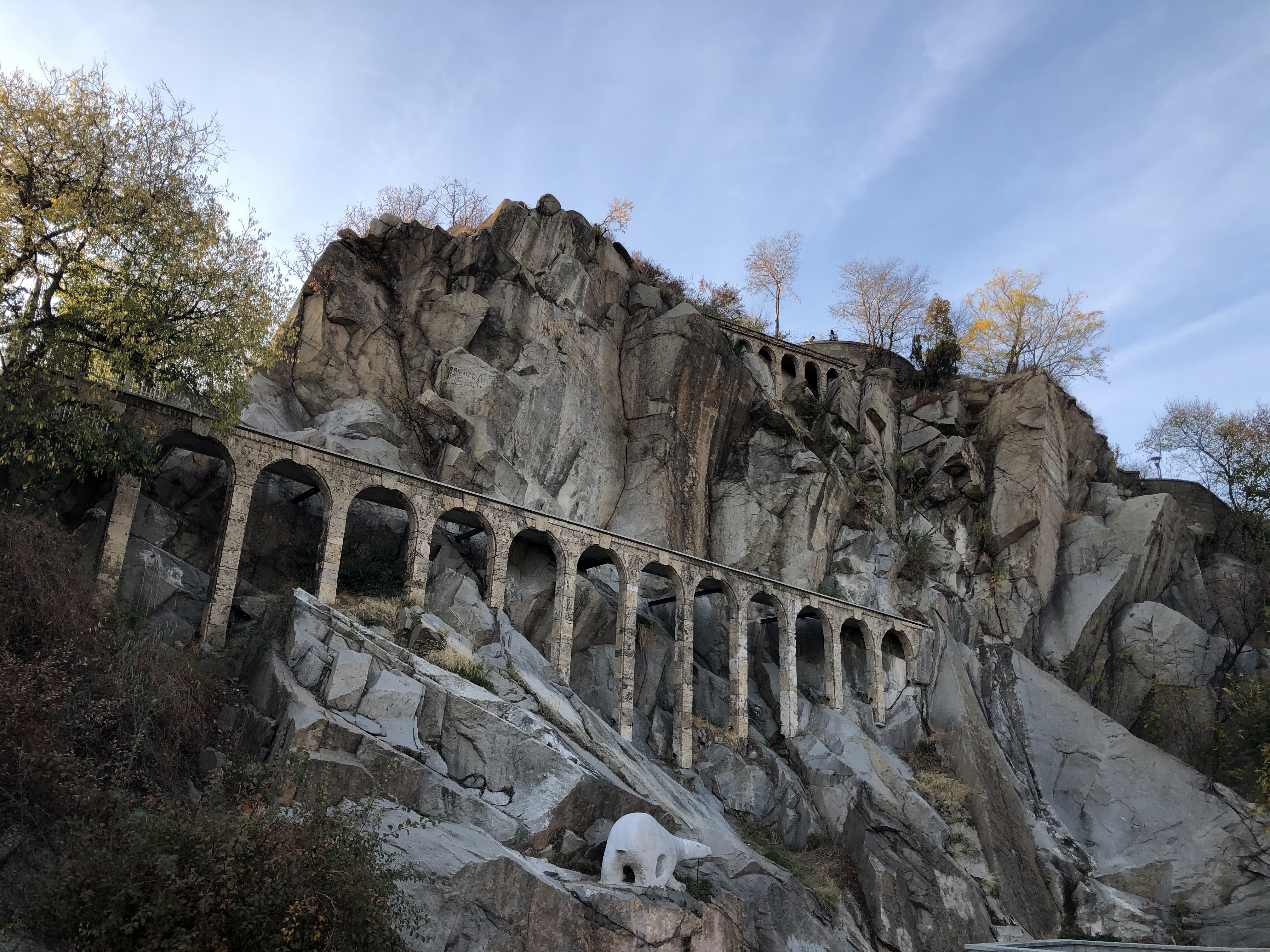 Исторически статуи